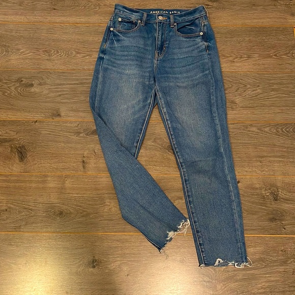 SOLD American Eagle Mom Jeans - Picture 4 of 10